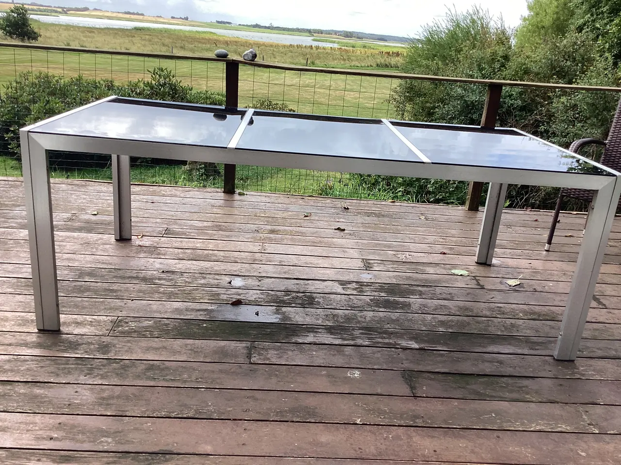 Billede 3 - Aluminiumsbord med sorte glasplader.