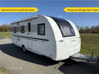 2020 - Adria Adora Supreme 573 PT Fin køjevogn med masser af plads til familien fra Hinshøj Caravan.
