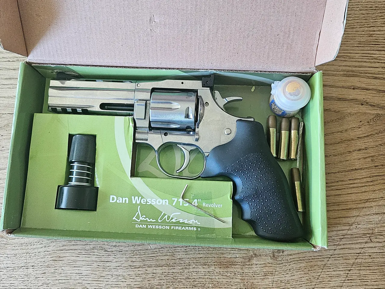 Billede 3 - Revolver, CO2, Dan Wesson 715 4", Sølv