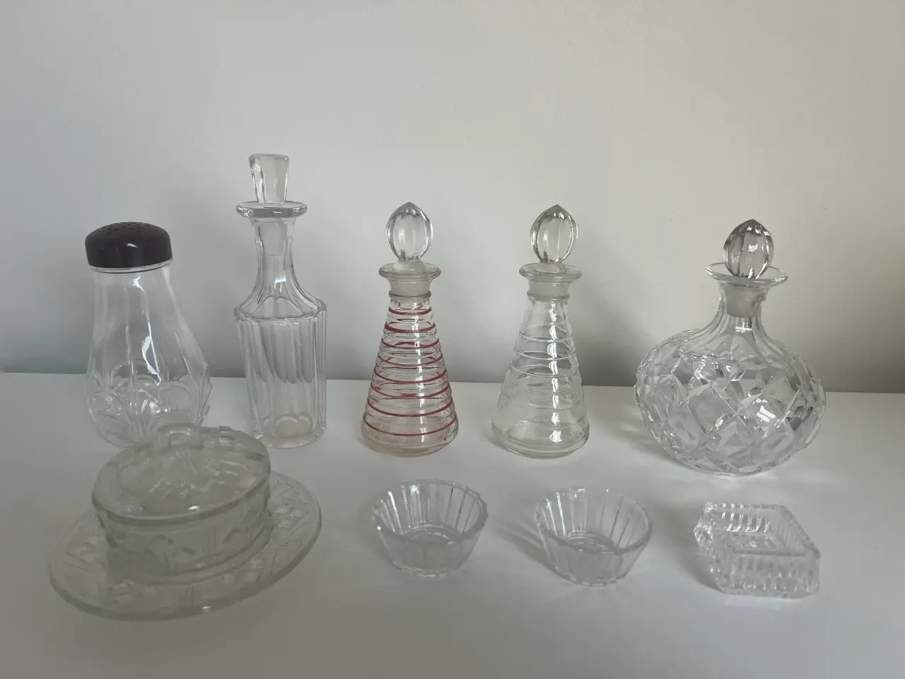 Billede 1 - Eddike/olie karafler, saltkar, løgklokke m.fl.