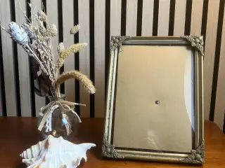 Gammel metal ramme med buet glas og patina