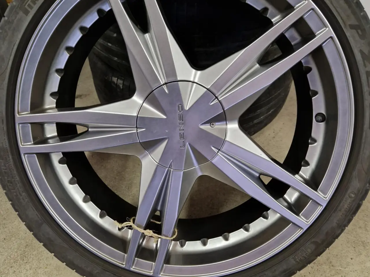 Billede 1 - 7 1/2 x 20" Alufælge med Pirelli PZoro 245/35x20