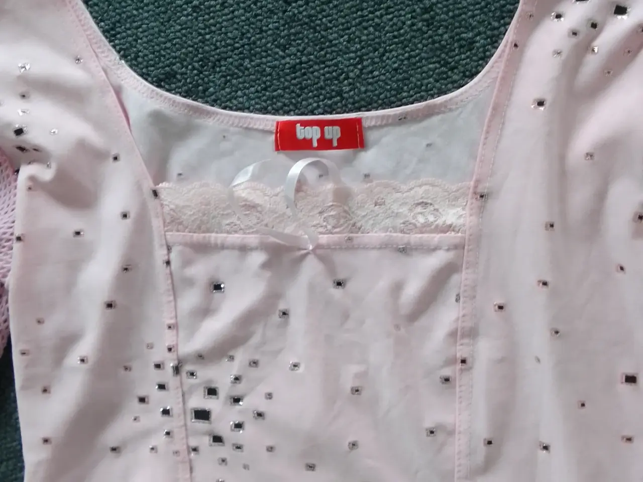 Billede 2 - Yndig bluse i sart rosa