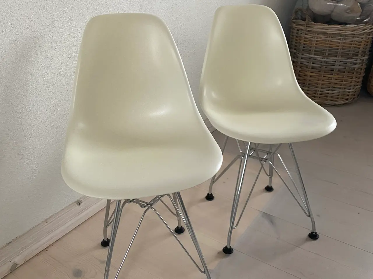 Billede 3 - “Eames” børnestole