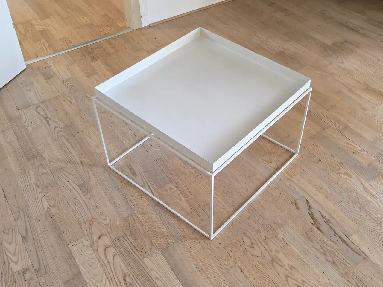 Billede 2 - HAY Tray Table 60×60 cm – hvidt bakkebord