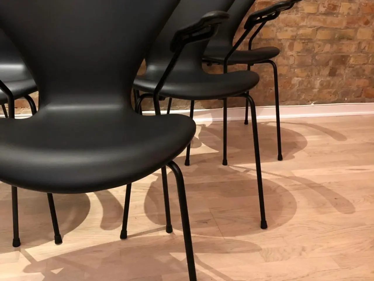 Billede 3 - Arne Jacobsen 3207 syver armstol - stolesæt