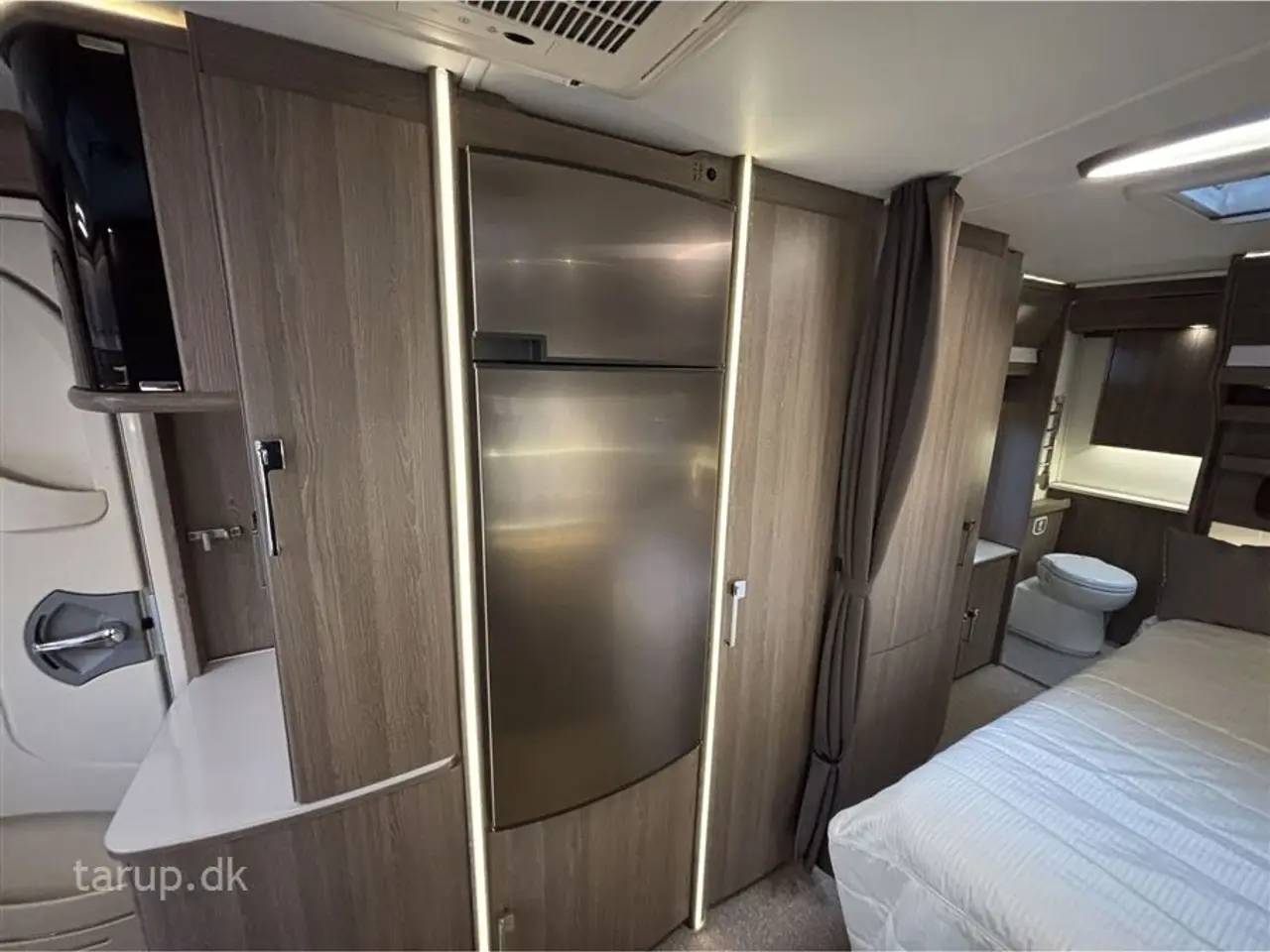 Billede 12 - 2017 - Kabe Imperial 740 TDL-U Isabella Commodore North inkl CarbonX stel, Thule fast monteret markise, Truma mover x4 motor, Dometic Aircon, Centralstøvsuger, Alde Centralvarme