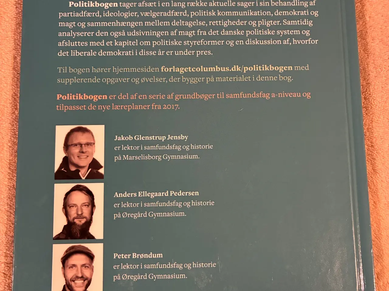 Billede 2 - Politik bogen - brugt på læreruddannelser 