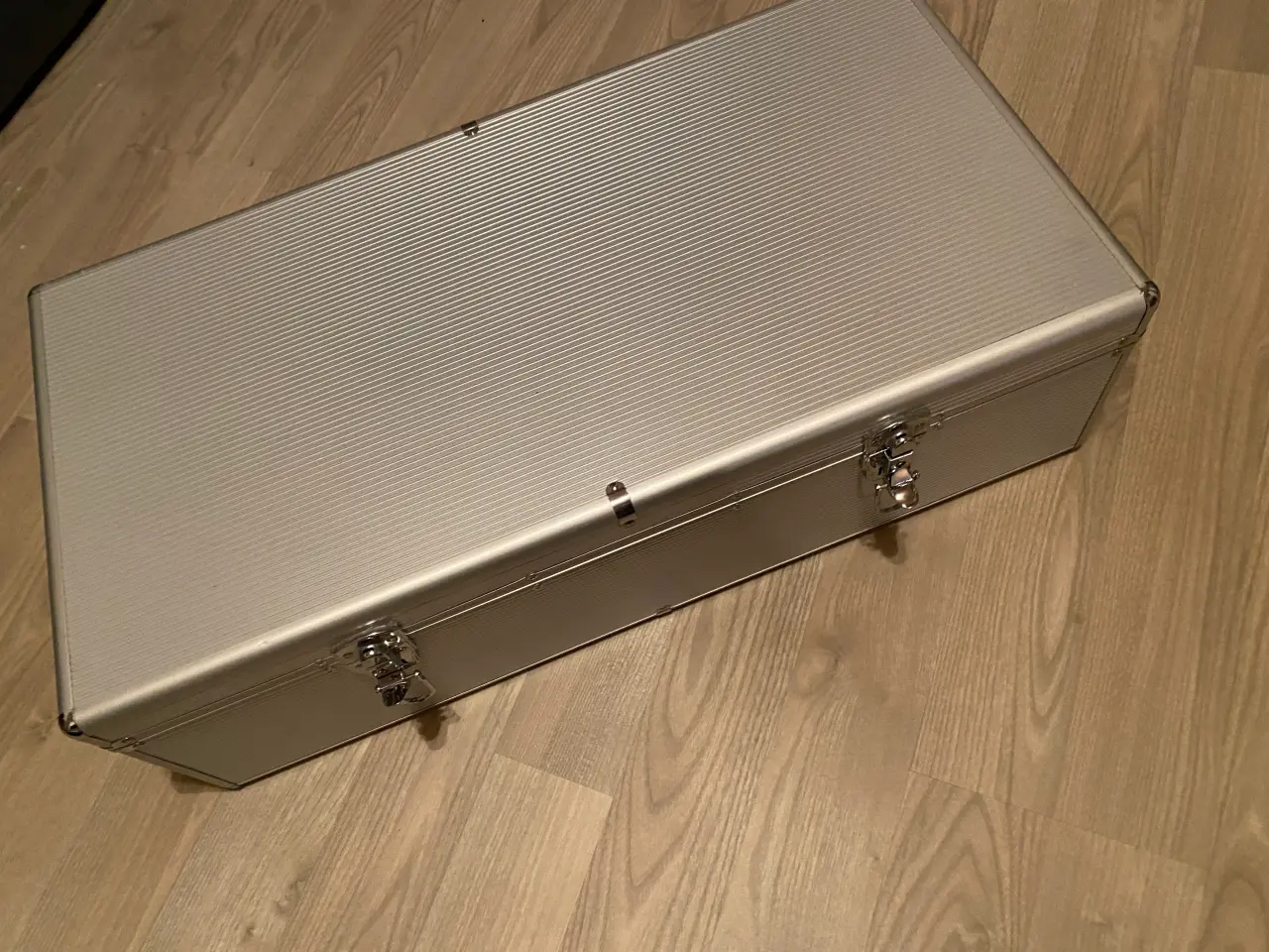 Billede 1 - Alu kuffert til opbevaring af CD´er