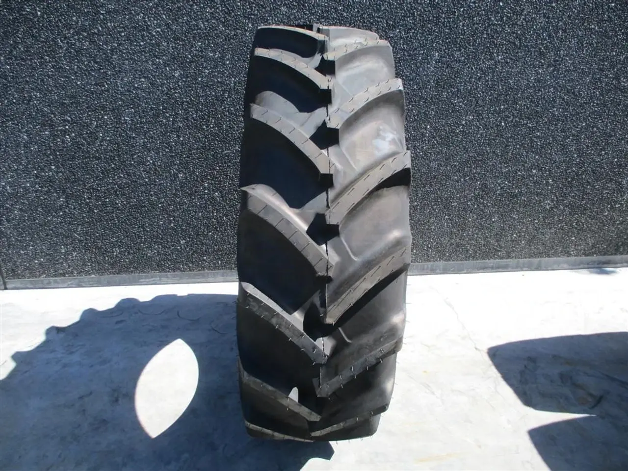Billede 1 - Speedways 420/85R30 (16.9R30) TL NYE DÆK TIL TRAKTOR