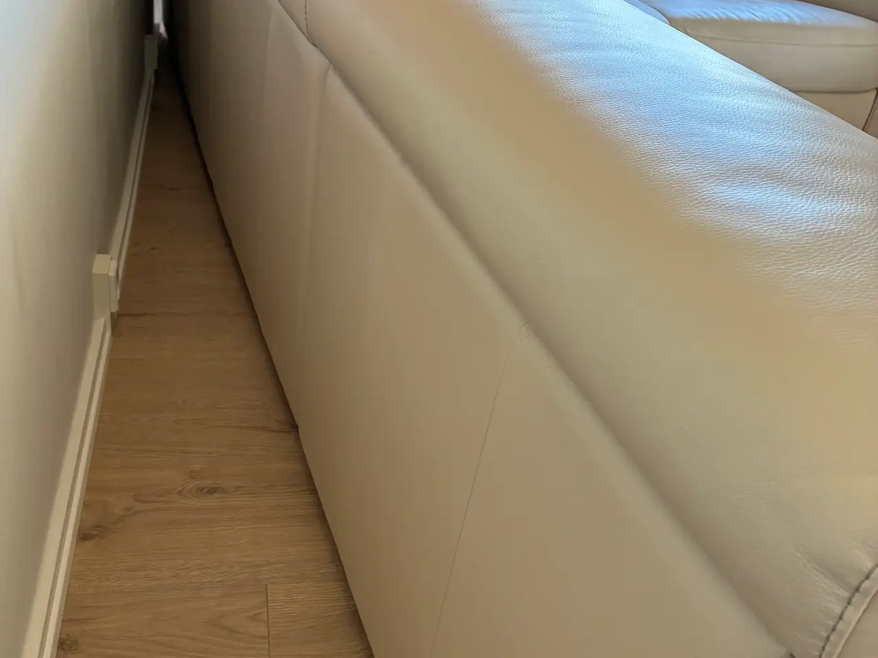 Billede 10 - Hjørnesofa i lyst læder.