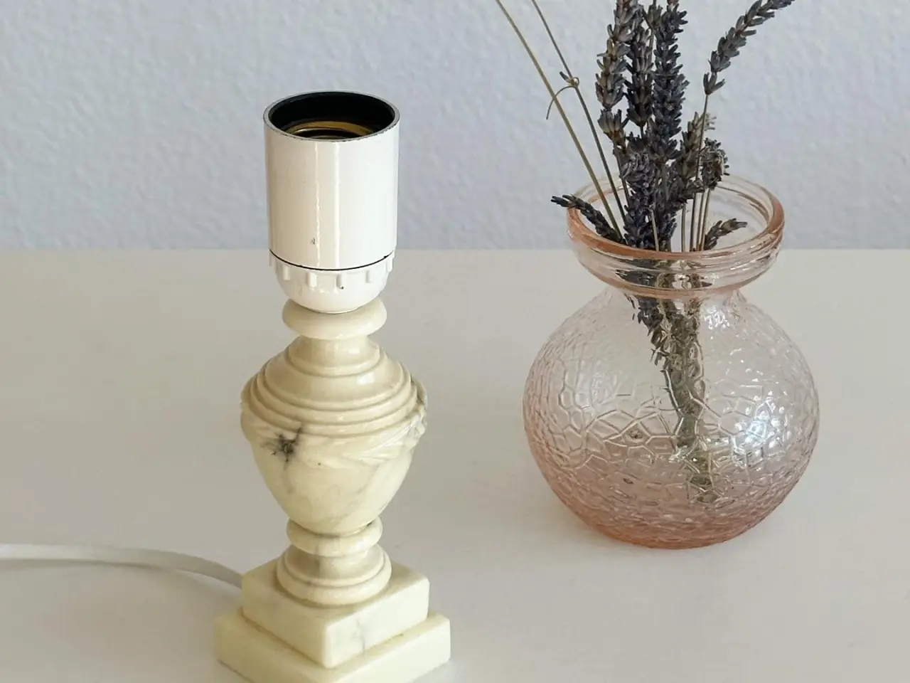 Billede 1 - Lille bordlampe, lakeret