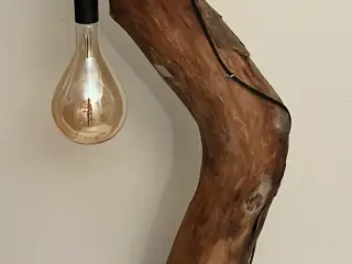 Gulv / Stander lampe af Drivtømmer