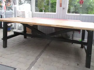   FLOT  SPISEBORD