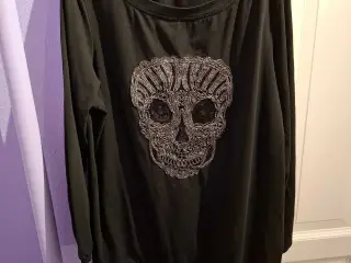Sort bluse fra Zizzi medium dødningehoved