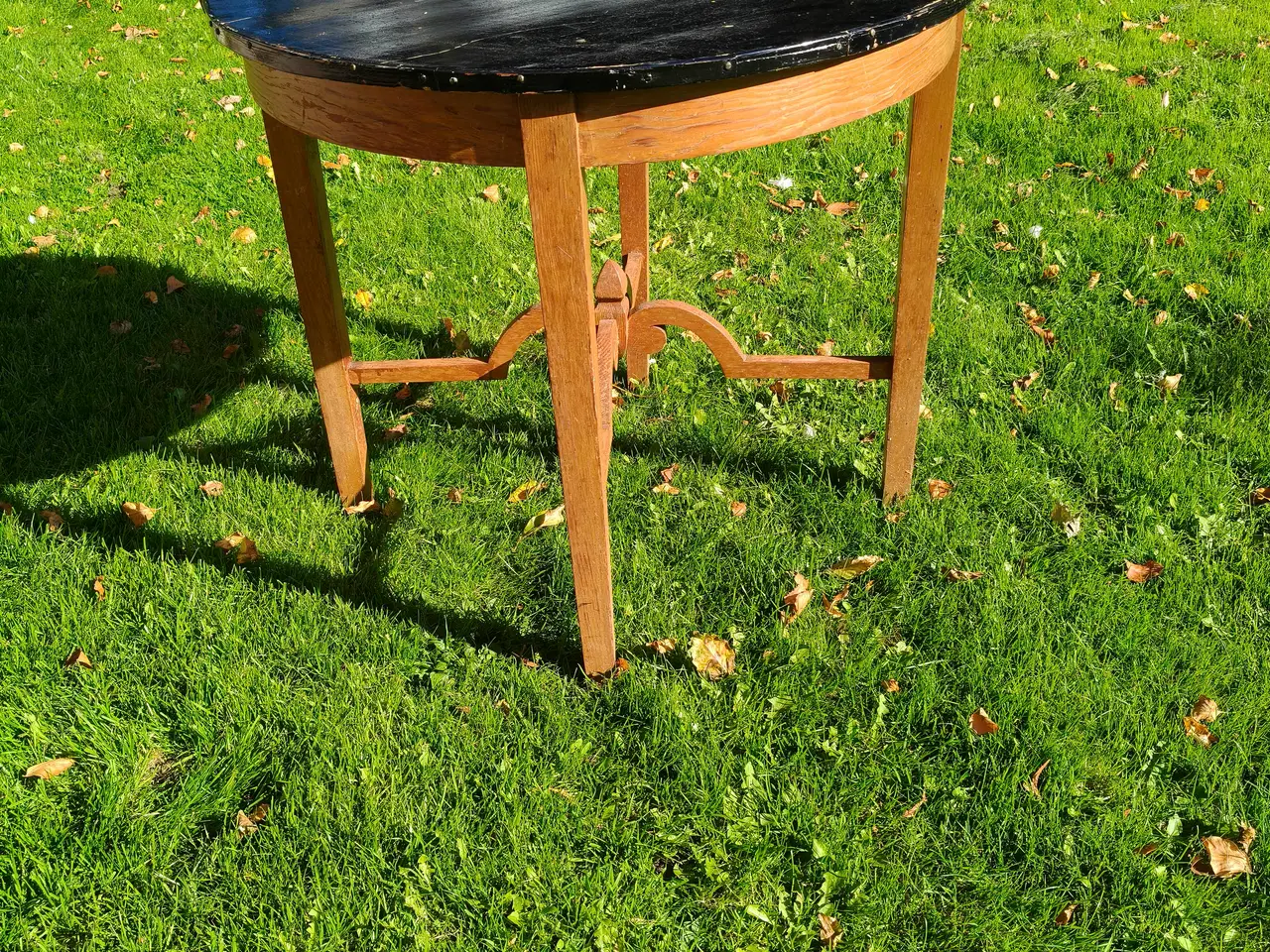 Billede 1 - Rundt antikt bord ø ca. 80 cm