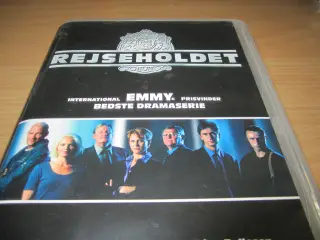 REJSEHOLDET. Hele Serien.