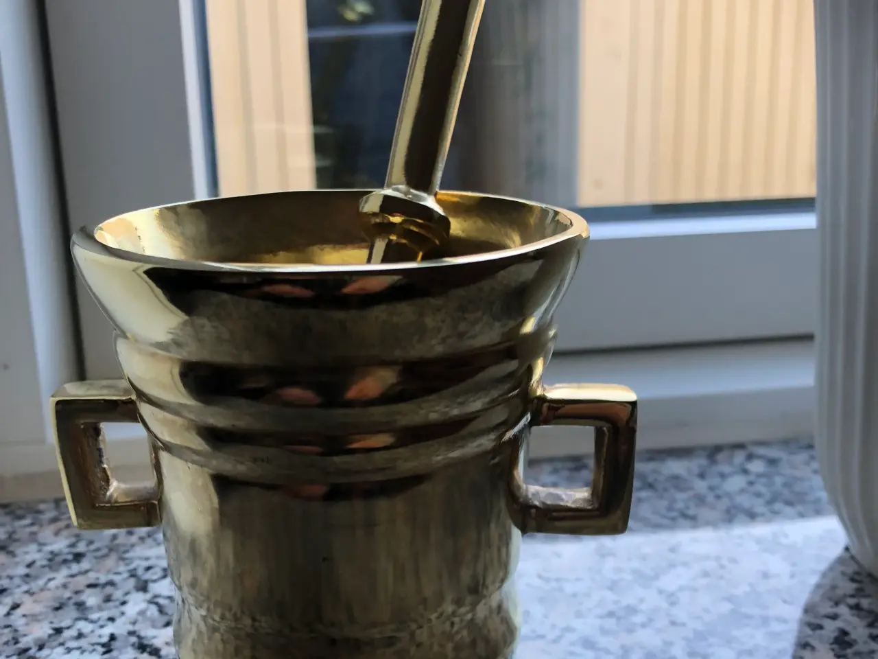Billede 1 - Apoteker Morter med pistel (Støder)i messing.