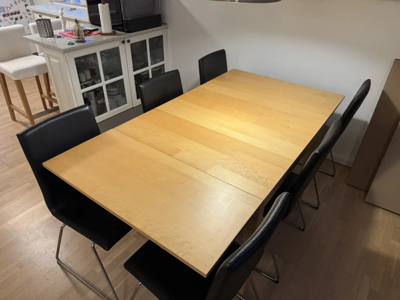 Billede 3 - Spisebord med seks stole
