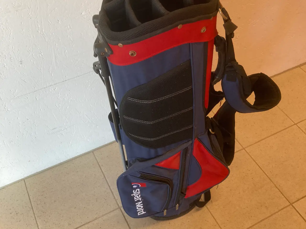 Billede 4 - Super flot golfbærebag  Rummelig 8 Rum