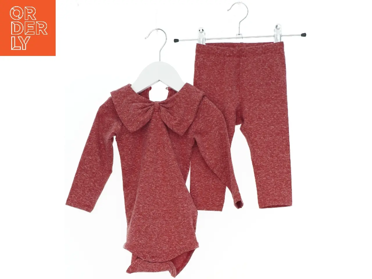 Billede 1 - Rødt sæt med bluse og leggings fra Name It (str. 74)