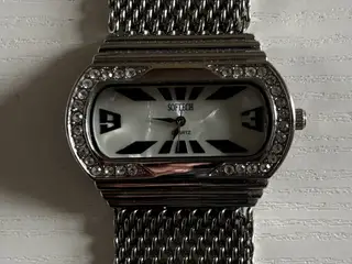 Dame ur SOFTECH Quartz