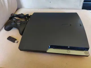 Playstation 3 slim med spil.