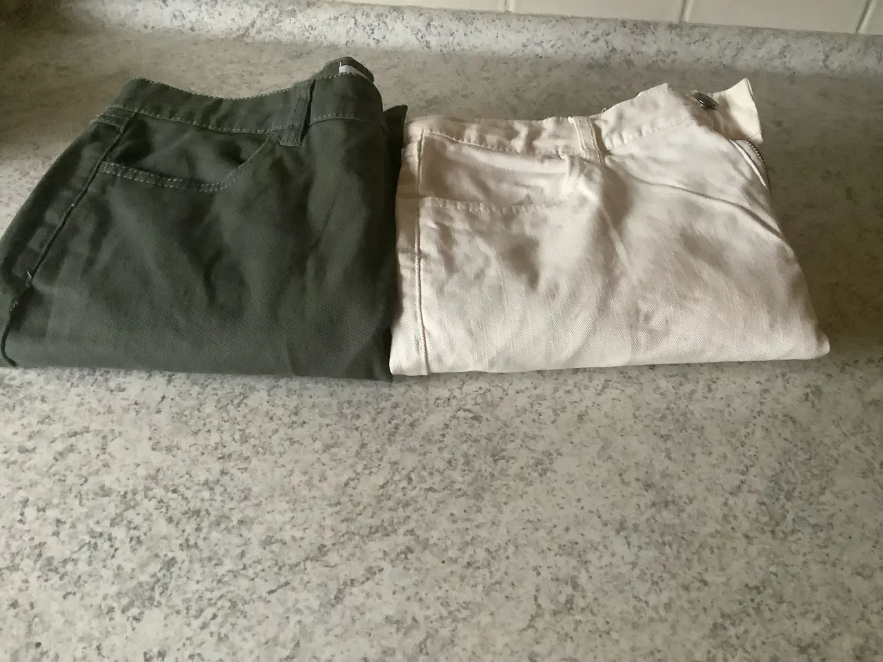 Billede 1 - 2 par helt nye knickers råhvid og oliven str. 40