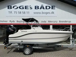 Activ 455 Open med F60 Mercury-EFI 4 takt og Brenderup 18750B bådtrailer. - SOLGT