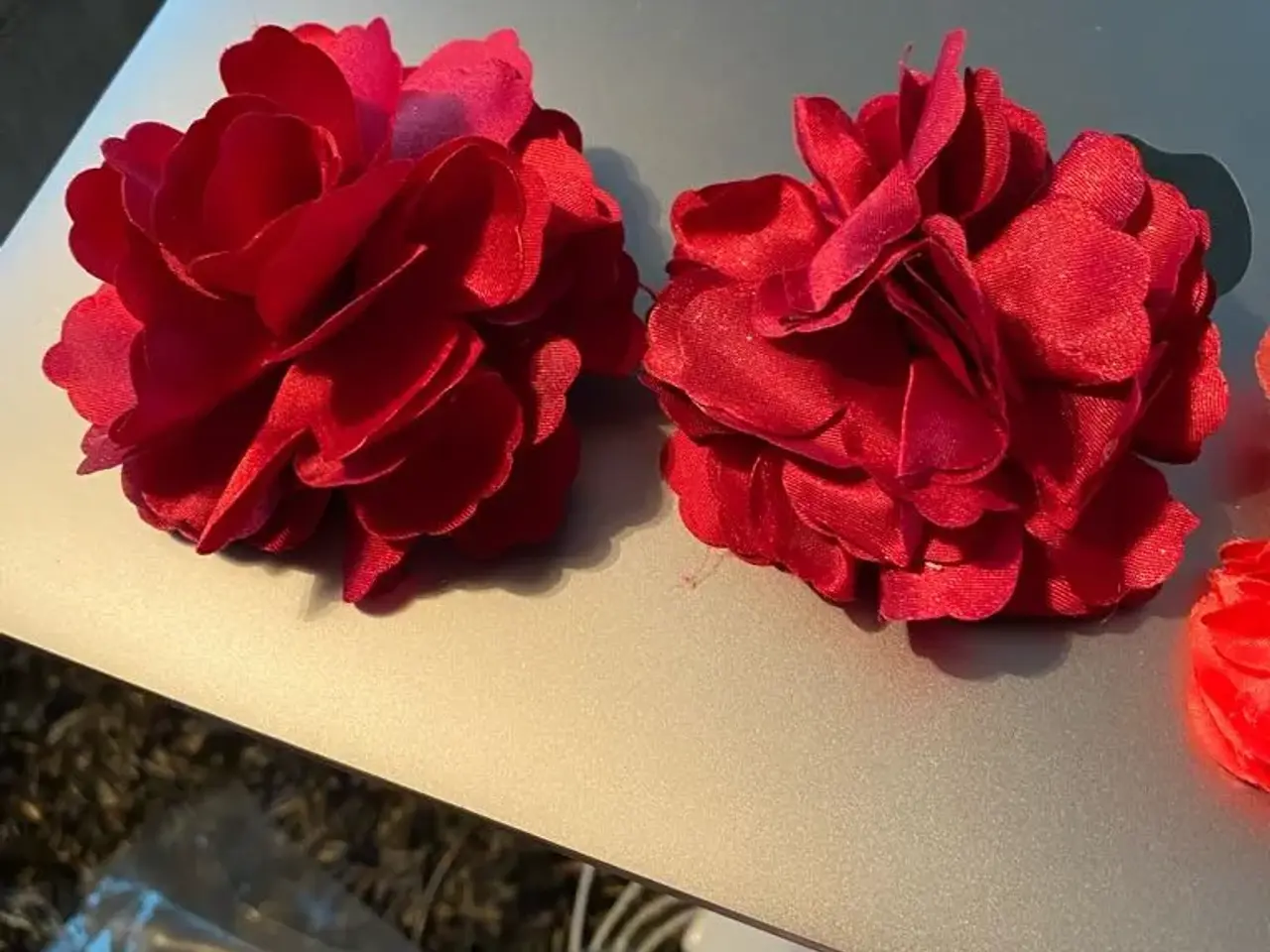 Billede 5 - Flotte blomster til håret med clips