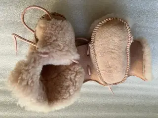 Babyfutter i ægte lammeskind, blød og varm!