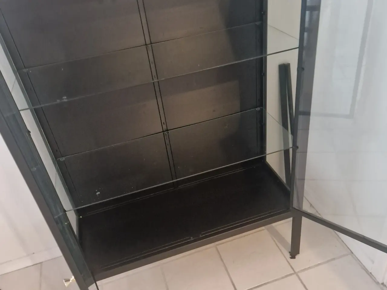 Billede 2 - Glas vitrineskab og skænk 