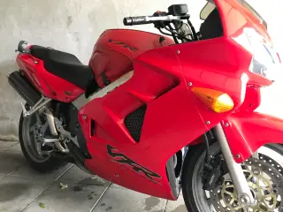 Honda vfr 800