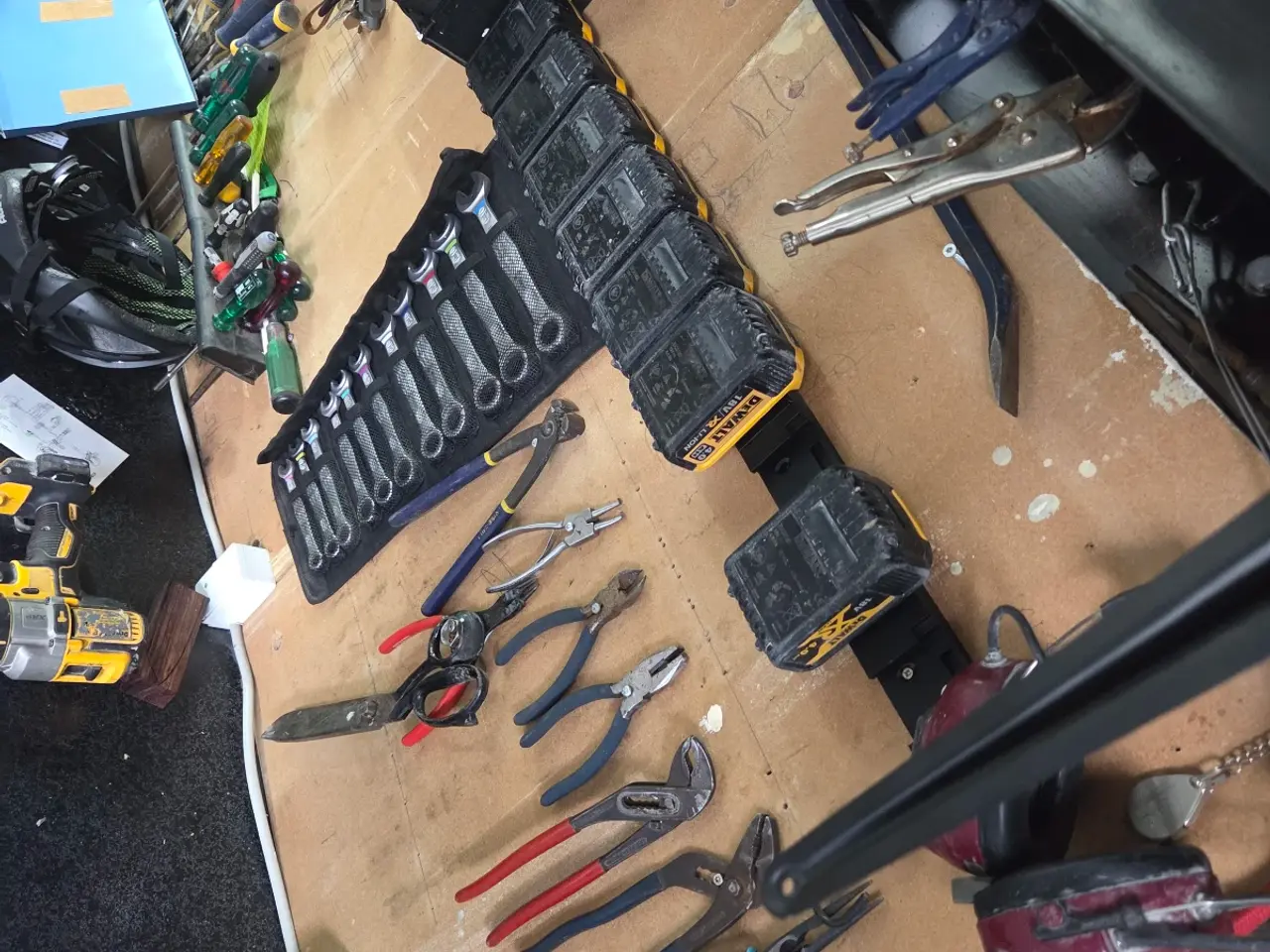 Billede 2 - Dewalt batteriholder til 3 batterier. 