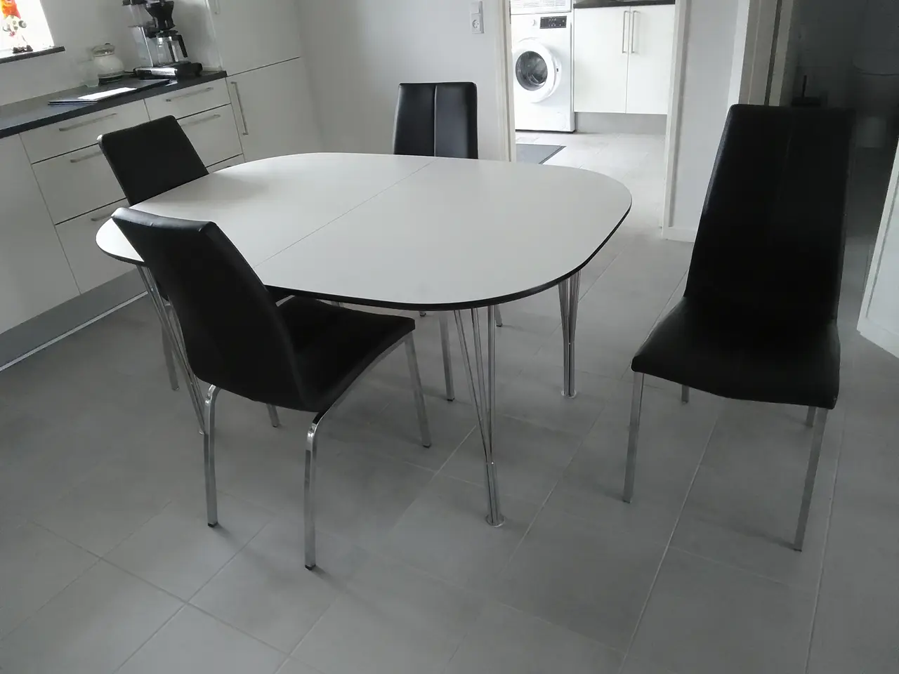 Billede 1 - Spisebord 