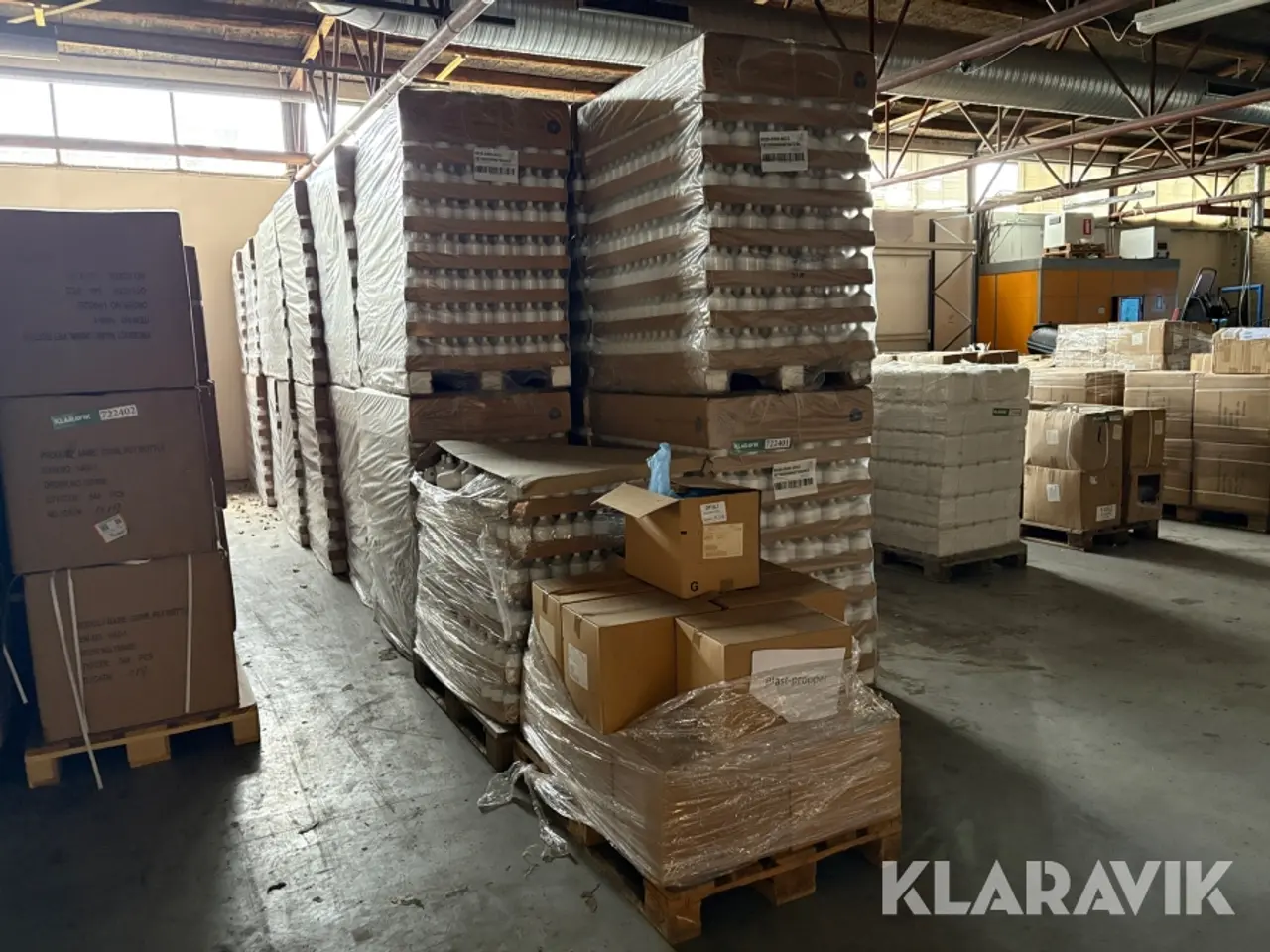 Billede 2 - Stort parti plastflasker med låg 500ml vera White - 32 paller/ 39.000 flasker
