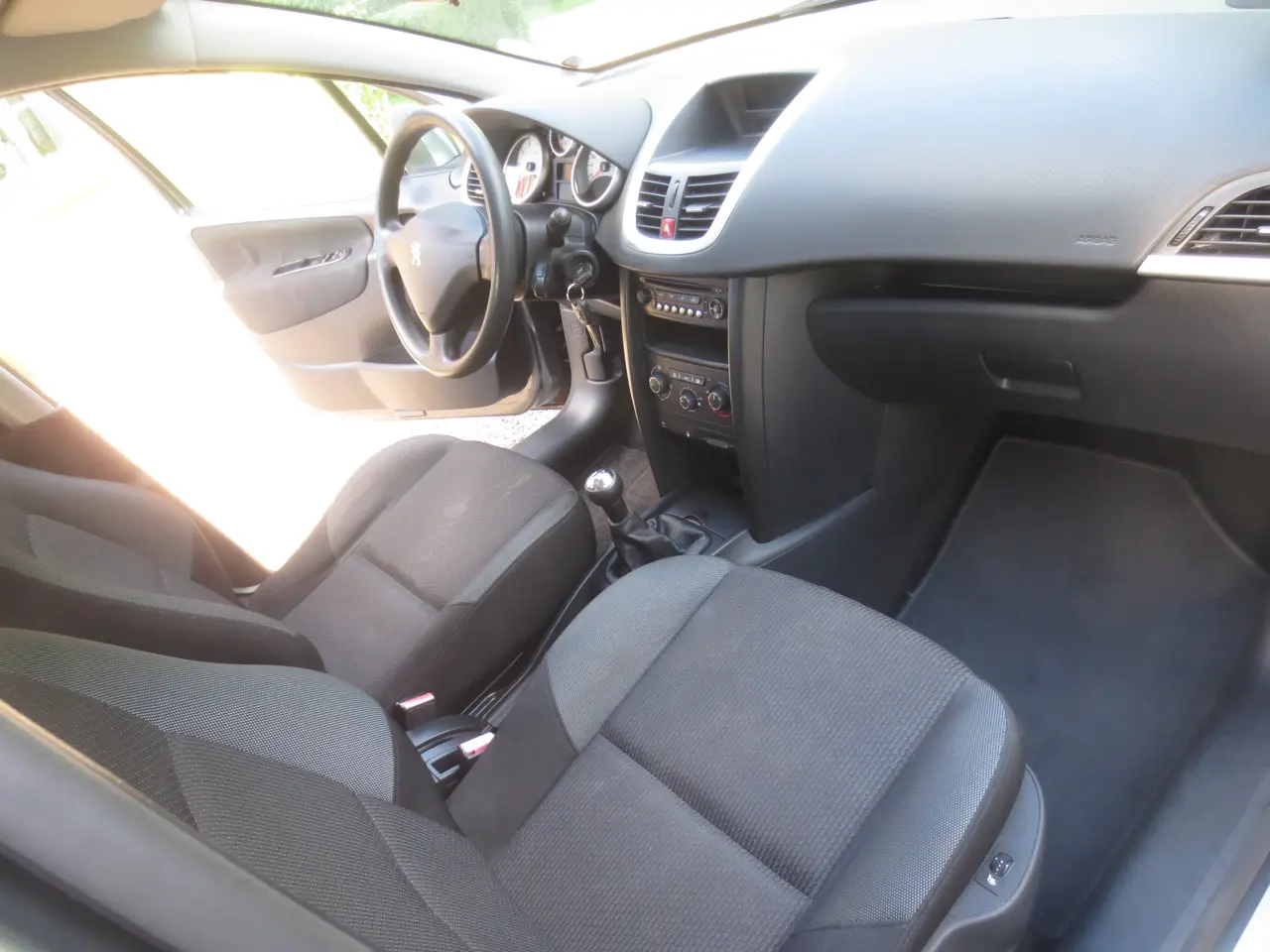Billede 17 - Pæn Peugeot 207 1.4 i Stc Synet 12/2025.
