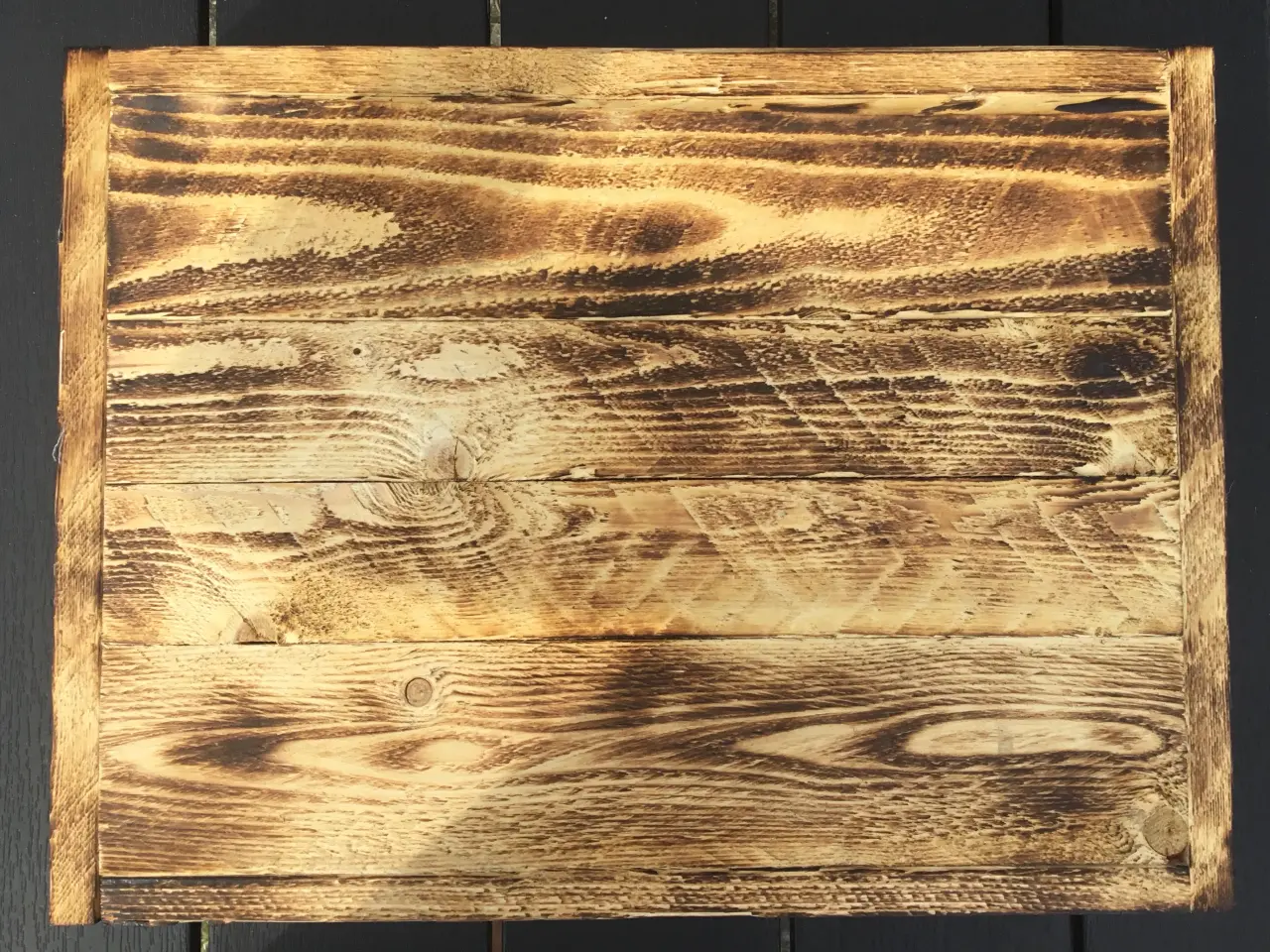 Billede 6 - Overflade brændt bakke i genbrugstræ 40 x 30