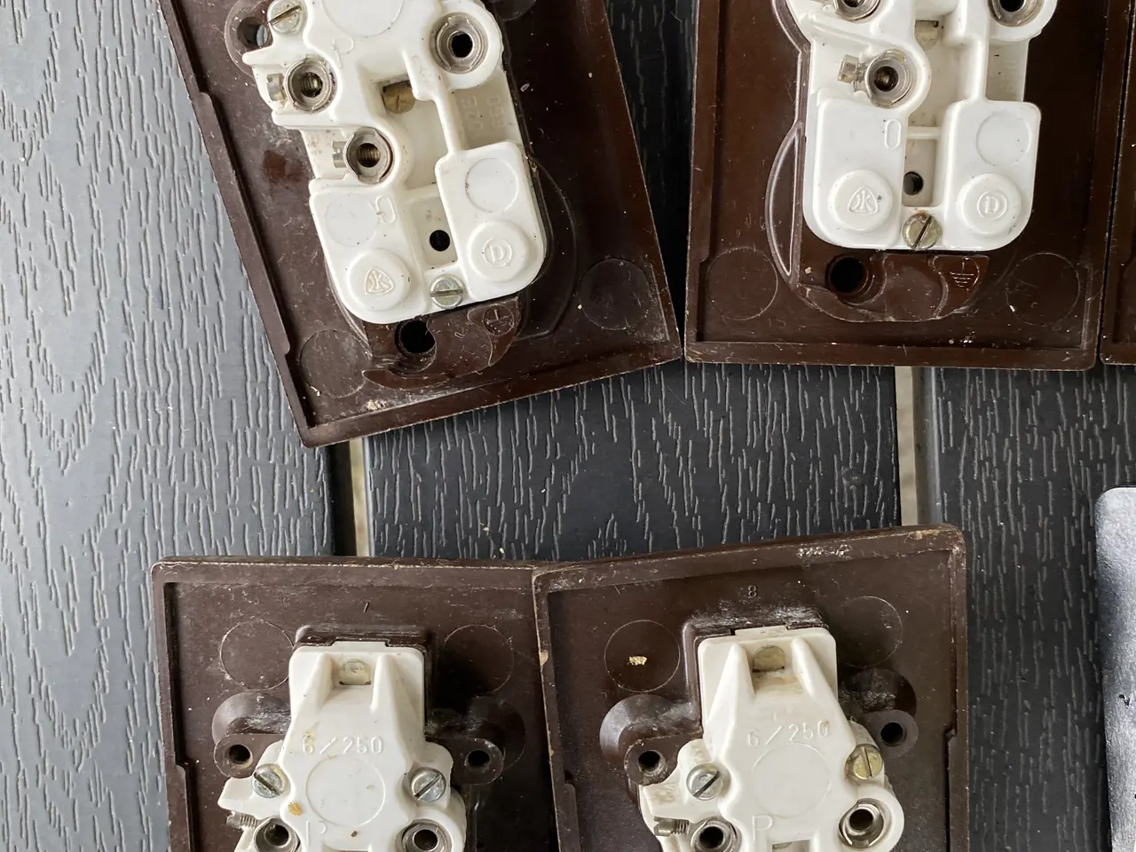 Billede 6 - NES og LK bakalit stikkontakter og afbrydere 