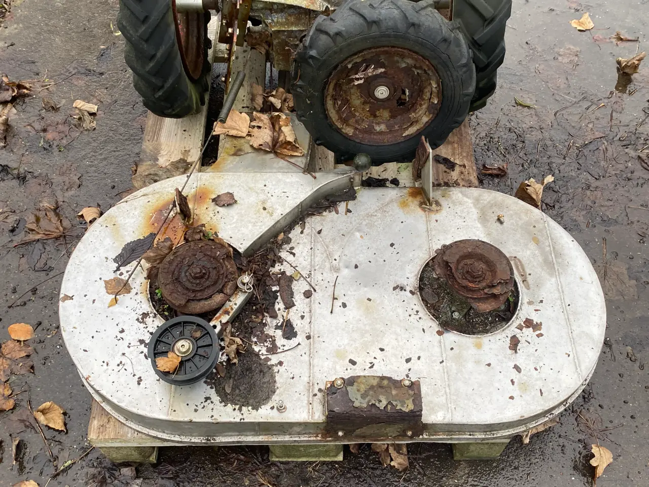 Billede 2 - Rustfrit klippe bord.havetraktor +Div hjul