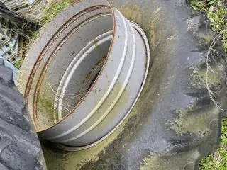 Goodyear 20.8 R42