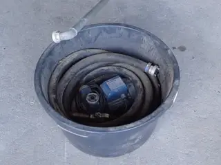 Diesel/fyringsolie og vand pumpeudstyr.