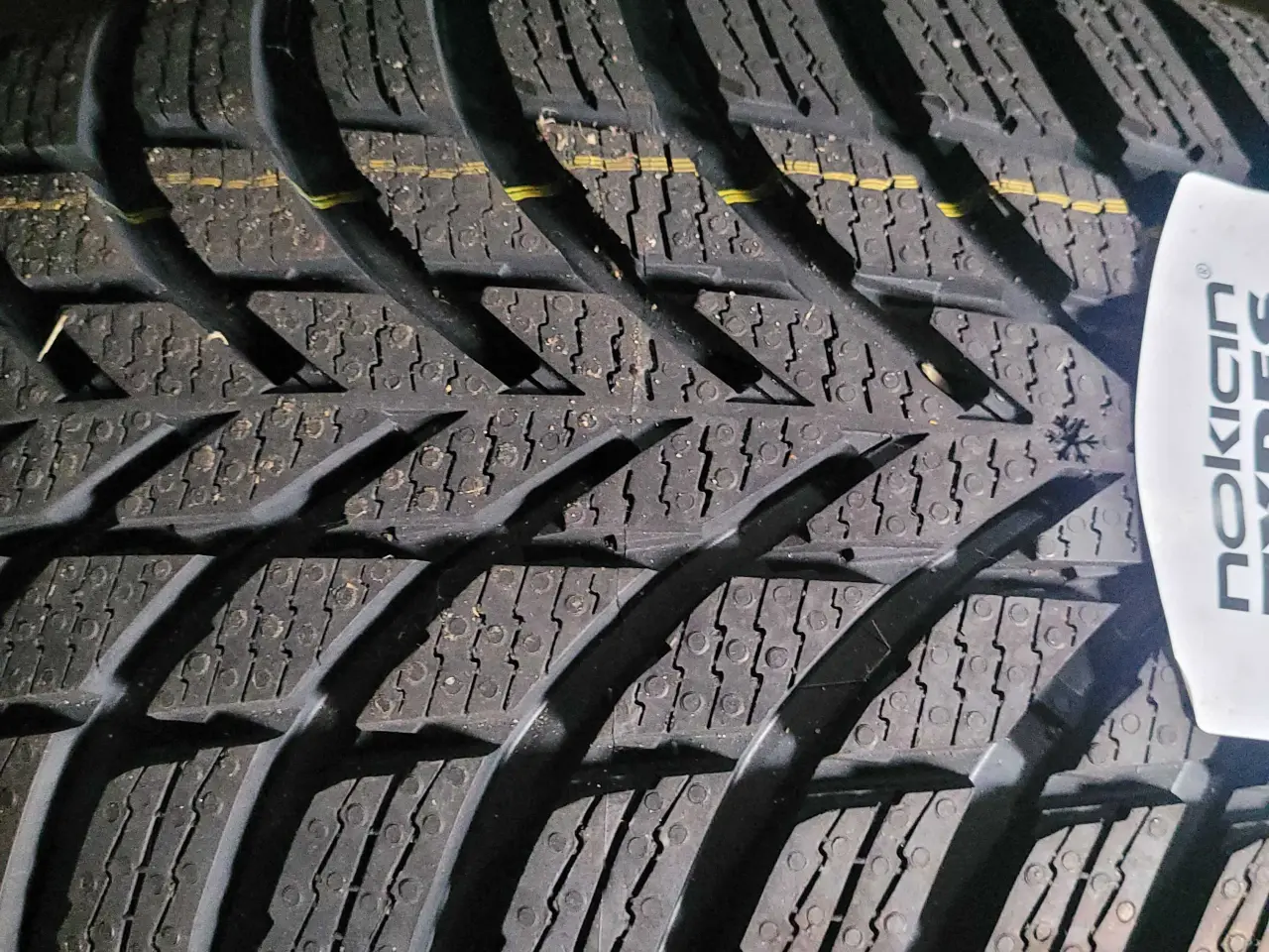 Billede 2 - 215 60 R 17