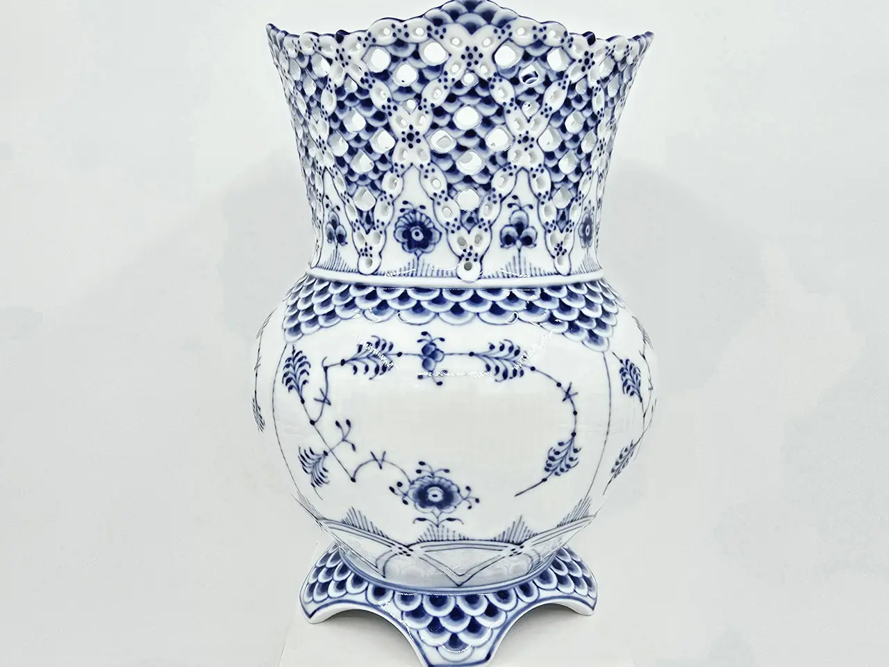 Billede 1 - Musselmalet Helblonde Vase nr. 685. sortering 2