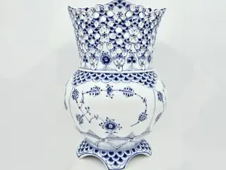 Musselmalet Helblonde Vase nr. 685. sortering 2