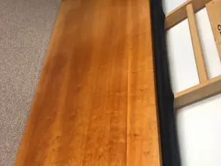 Skrivebord/spisebord