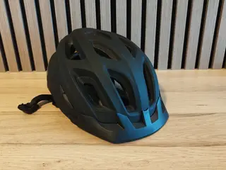 INNERGY+ MIPS cykelhjelm m. LED, 53-60 cm - som ny