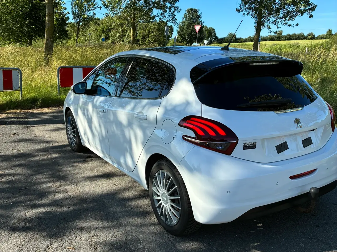 Billede 1 - Super flot og velholdt Peugeot 208