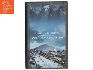 Født i skyggernes tid af Andrea Busfield (Bog)