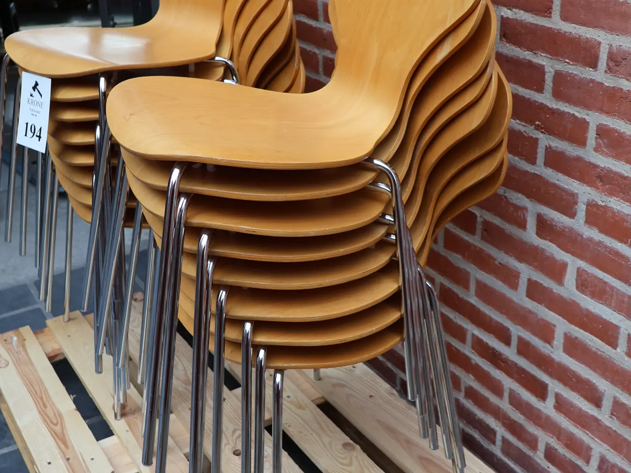 Billede 4 - 16 Stk Stabelstole i formpresset træ